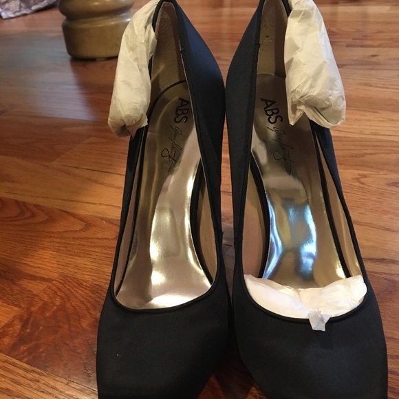 Heels - Picture 2 of 5